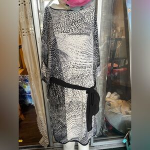 Elegant Black and White Patterned Dress size M